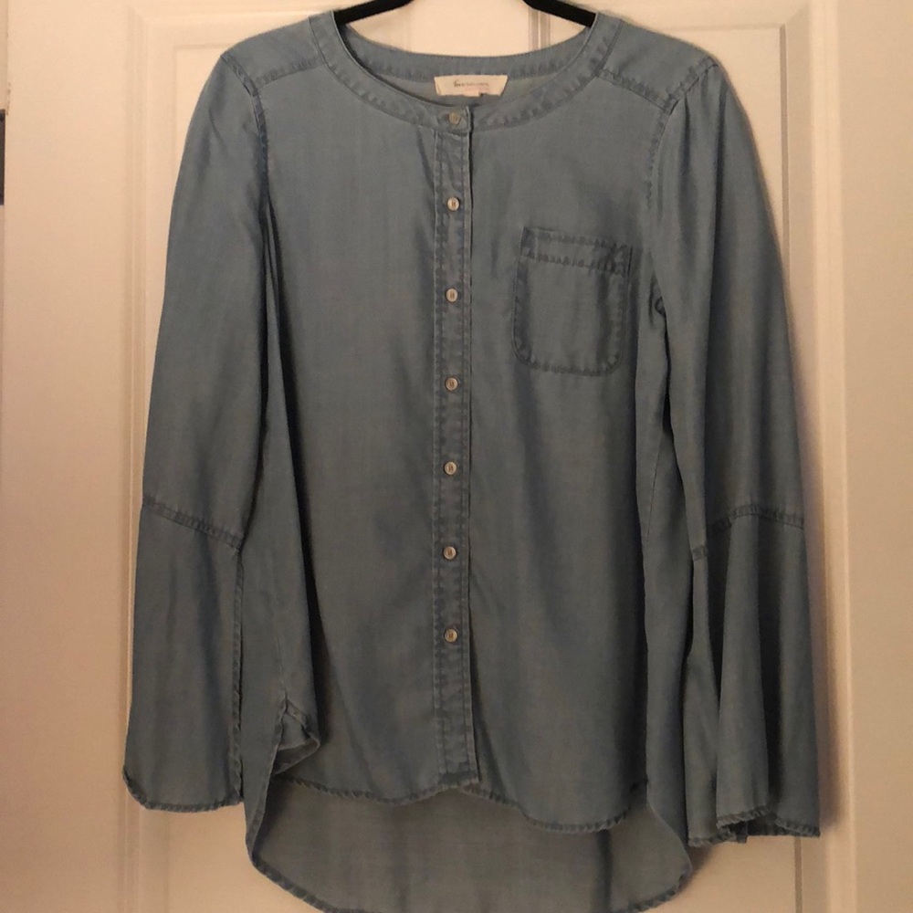 Two by Vince Camuto Chambray shirt